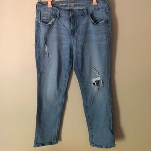 Light wash boyfriend jeans